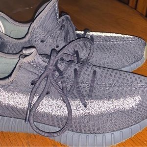 Yeezy never worn size 8.5 to big